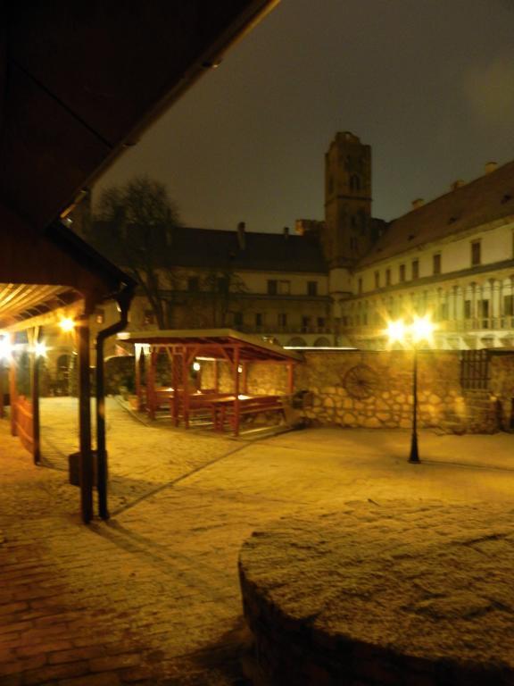 Zamecky Penzion Rotunda Breclav Exterior photo